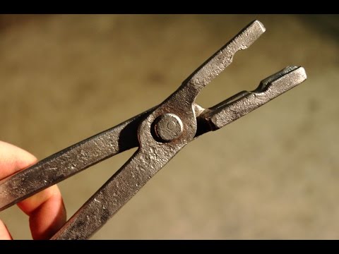 Blacksmithing - Hand Forging a pair of blacksmiths tongs / Flatbit Tongs