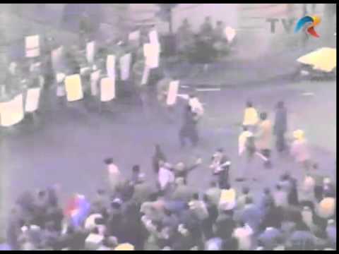 21 decembrie 1989: Ciocniri între manifestanţi şi forţele de ordine în Piaţa Universităţii