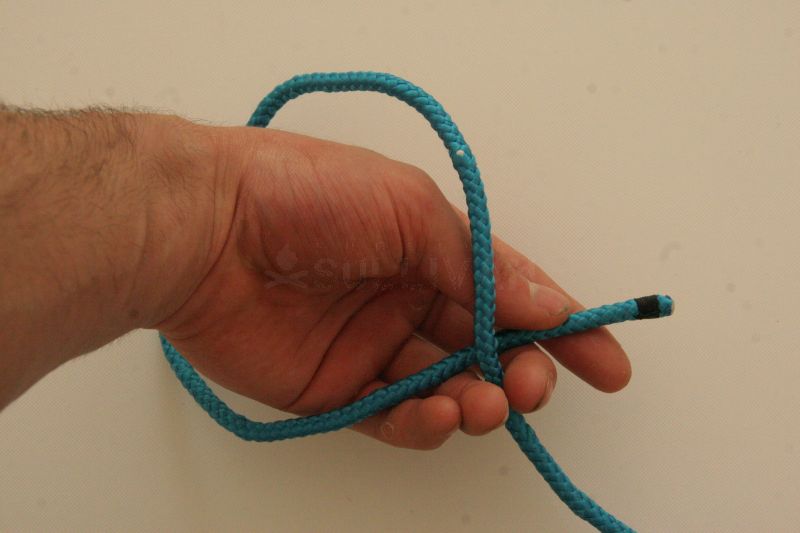 kalmyk loop free in hand knot step 1