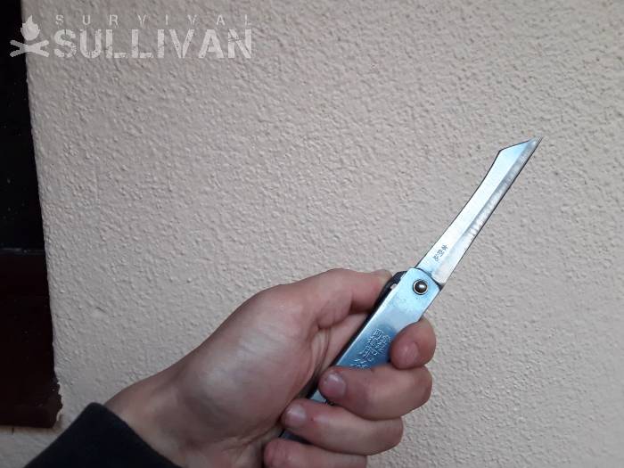 higonokami knife in hand