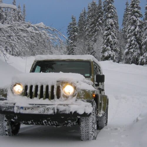 jeep in heavy snow