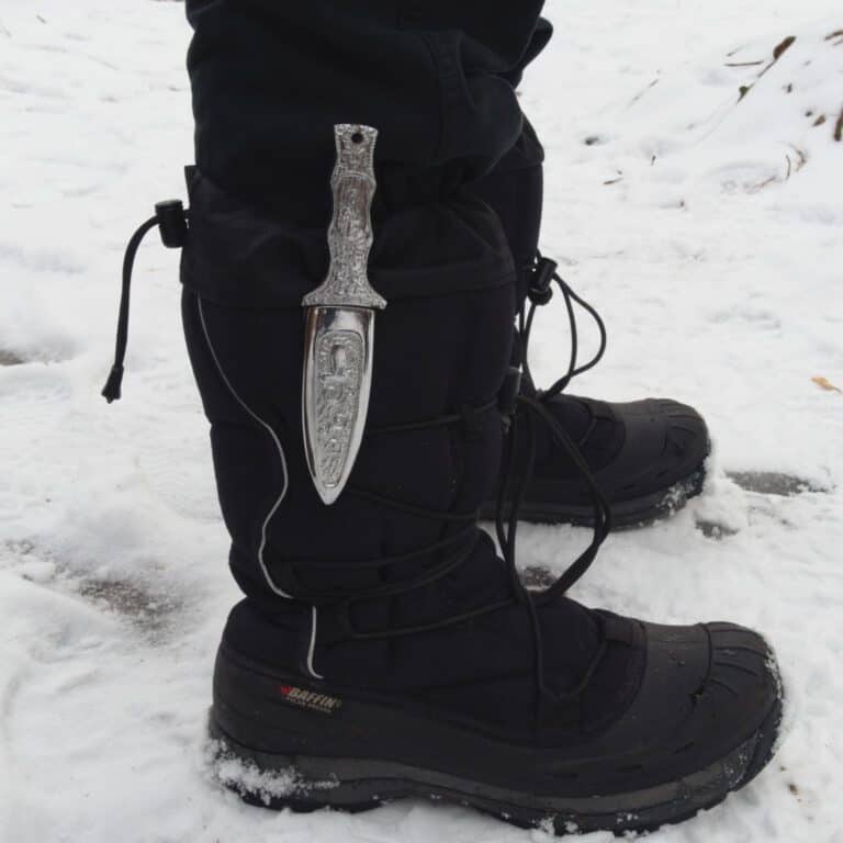 boot dagger in boot