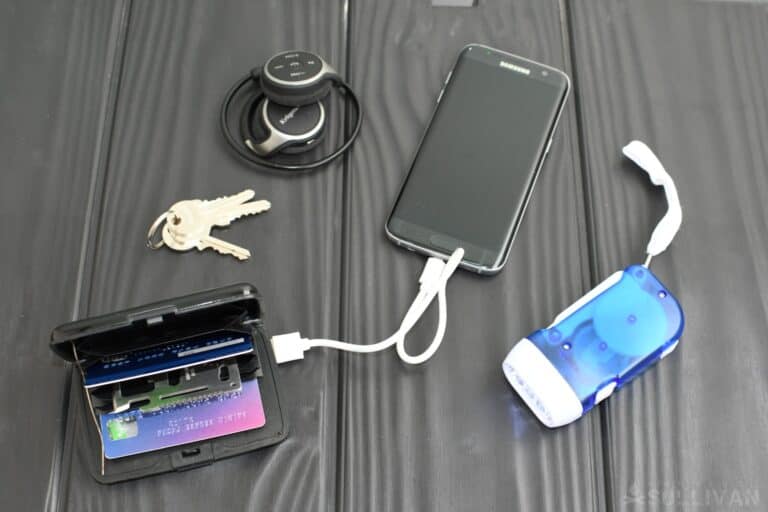 urban EDC kit phone card holder extra battery hand-crank flashlight keys headphones