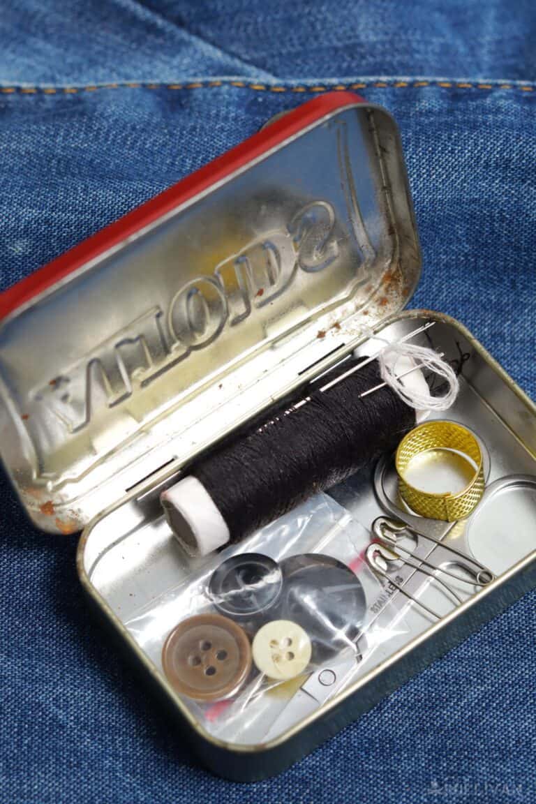 sewing kit inside an Altoids tin