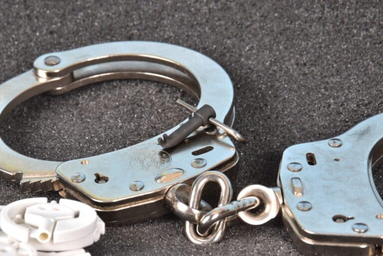 delta key on handcuff