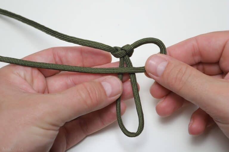 cobra knot curl free end