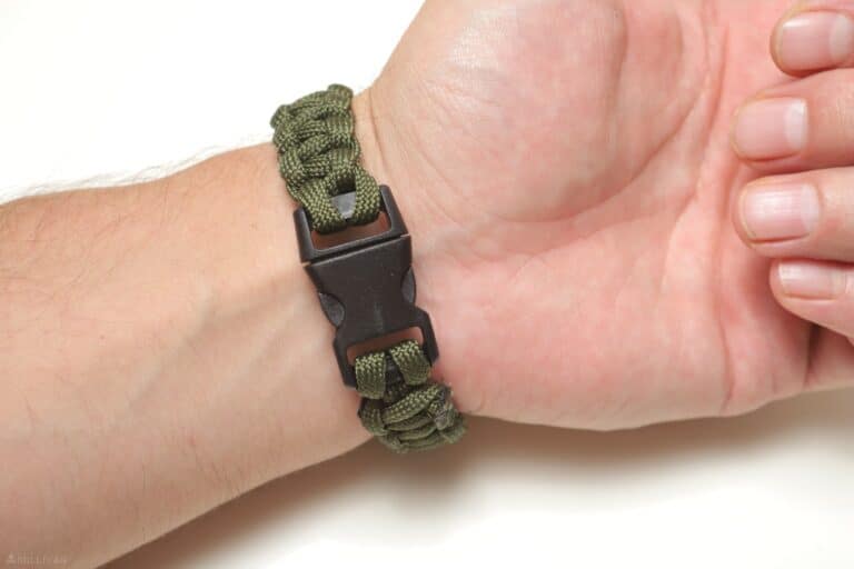 diy paracord bracelet on wrist