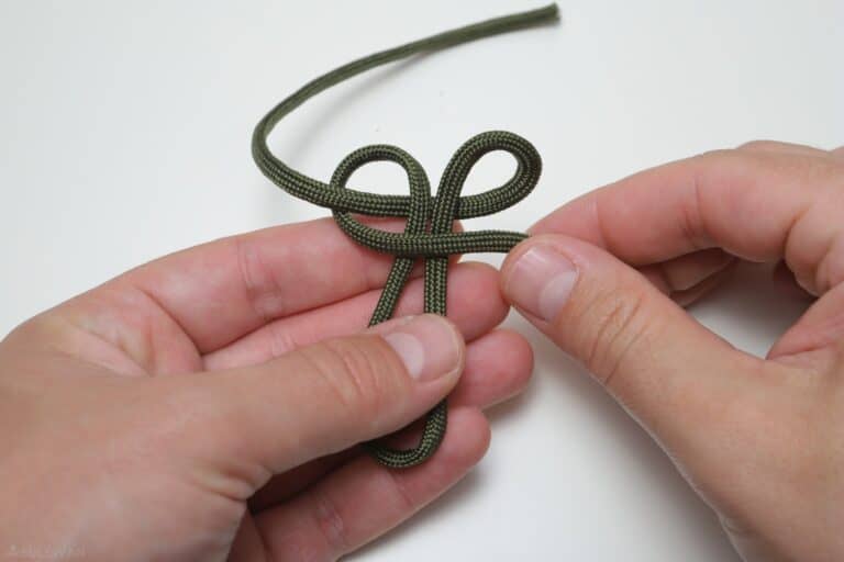 cobra knot making counterclockwise loop