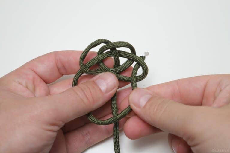 single strand knot and loop paracord bracelet pass free end through third loop
