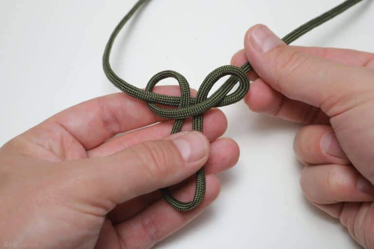 cobra knot pass left strand through right loop