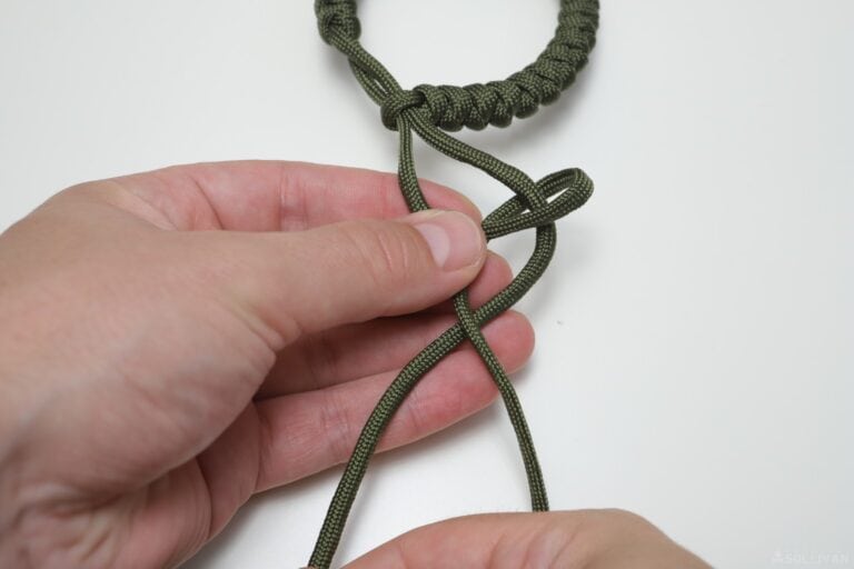 snake knot paracord bracelet passing right side to the left