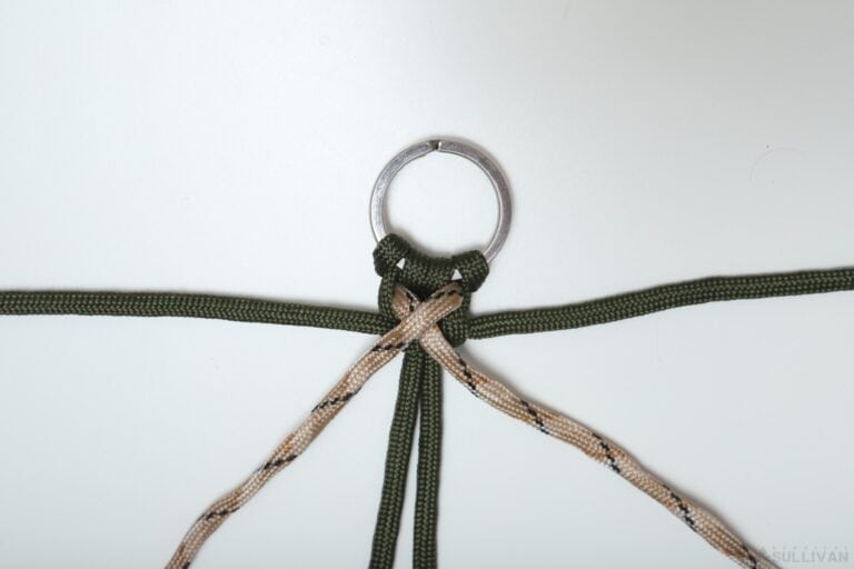 crisscross solomon paracord keychain make an X with the 3rd cord