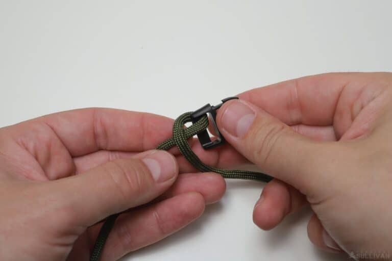 fishtail paracord bracelet making a hitch knot