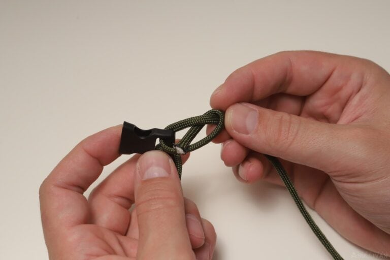 slim trilobite paracord bracelet making a simple knot