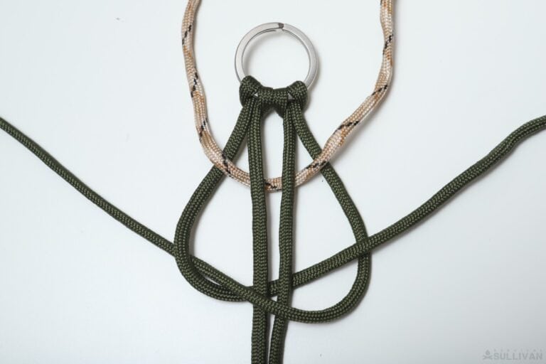 crisscross solomon paracord keychain move left free working end to the right