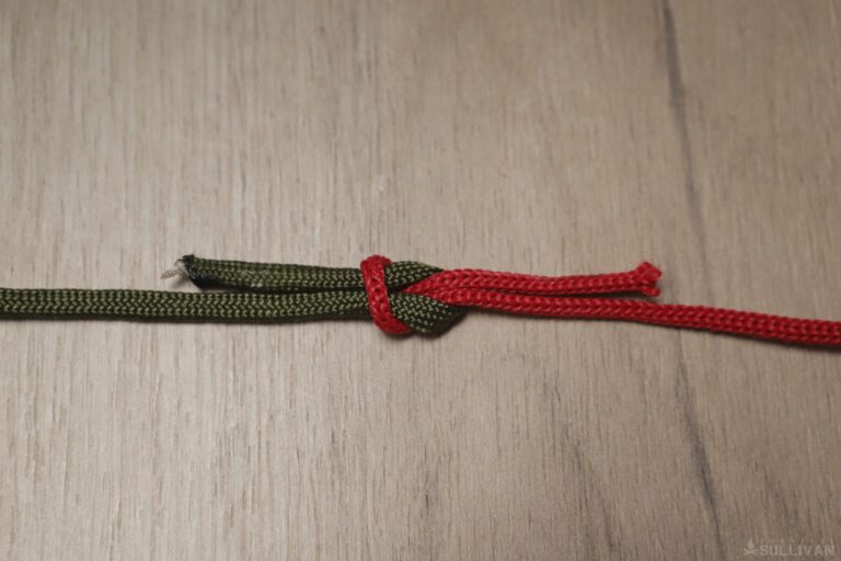 square knot made with paracord