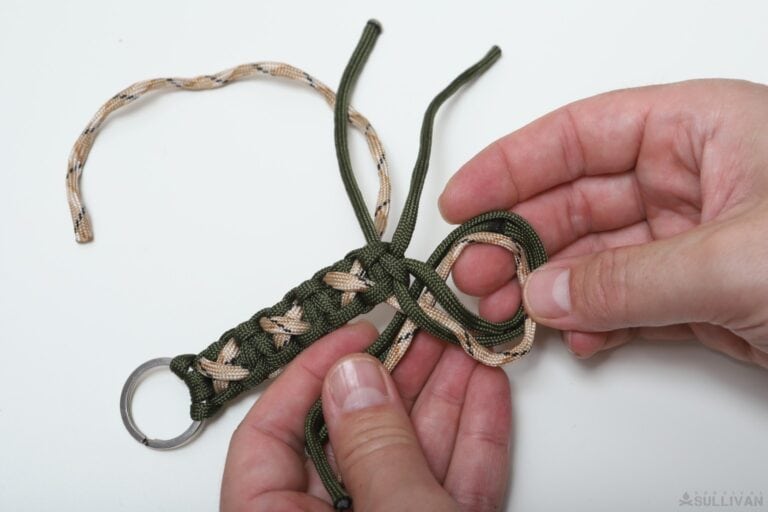 crisscross solomon paracord keychain underhand loop with left-side ends