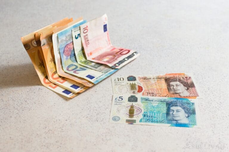 euros and pounds banknotes