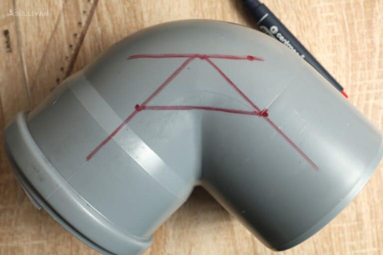 marking two parallel lines on elbow